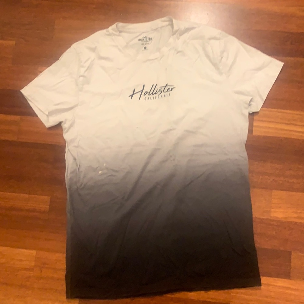 Hollister men’s size small gray tshirt
